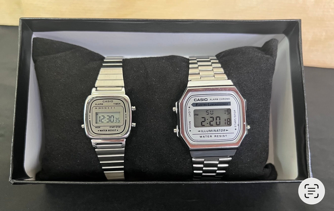 Pareja casio retro digital