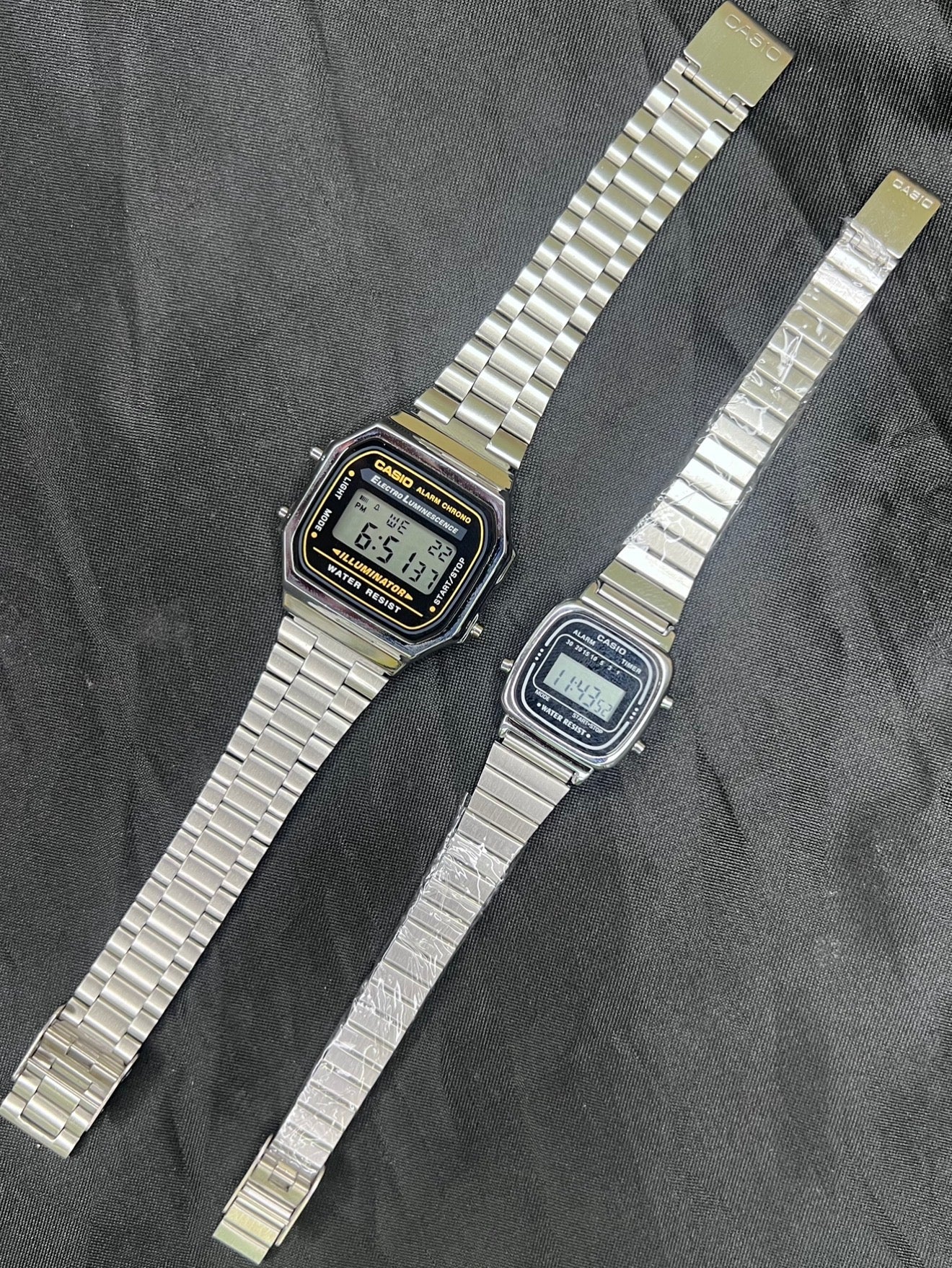 Pareja casio retro digital