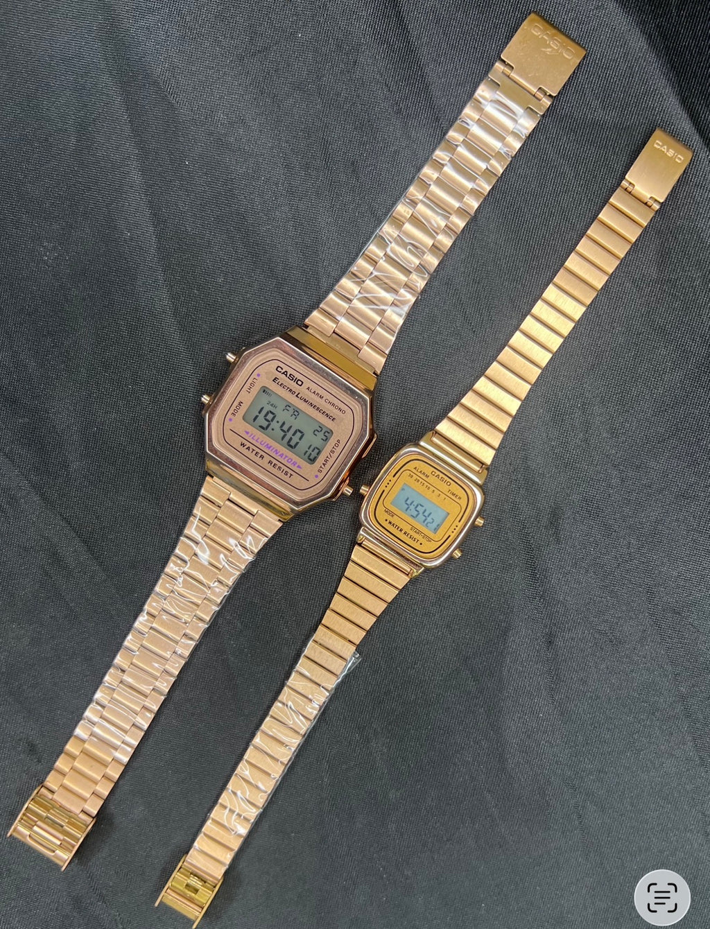 Pareja casio retro digital